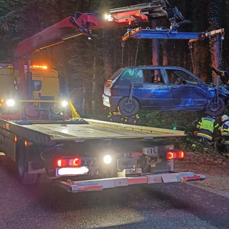 PKW gegen Baum - Gschwendt (2).jpeg